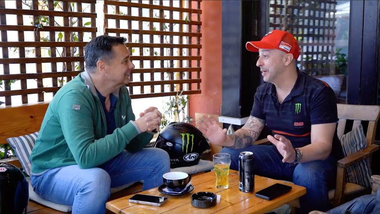 Ο Σάκης Σινιώρης “Στα Pits με τον Δημήτρη Διατσίδη”